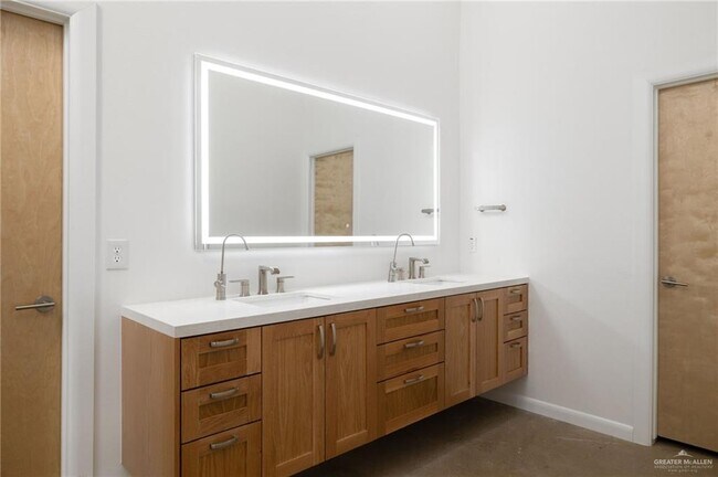 Building Photo - 35 Silverton Cir