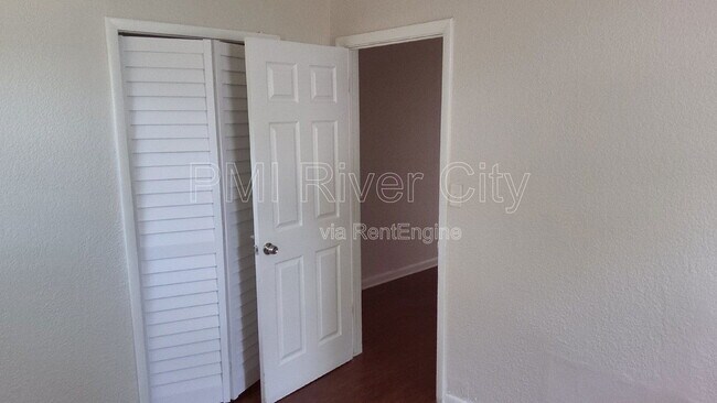 Building Photo - 2309 Lane Ave S