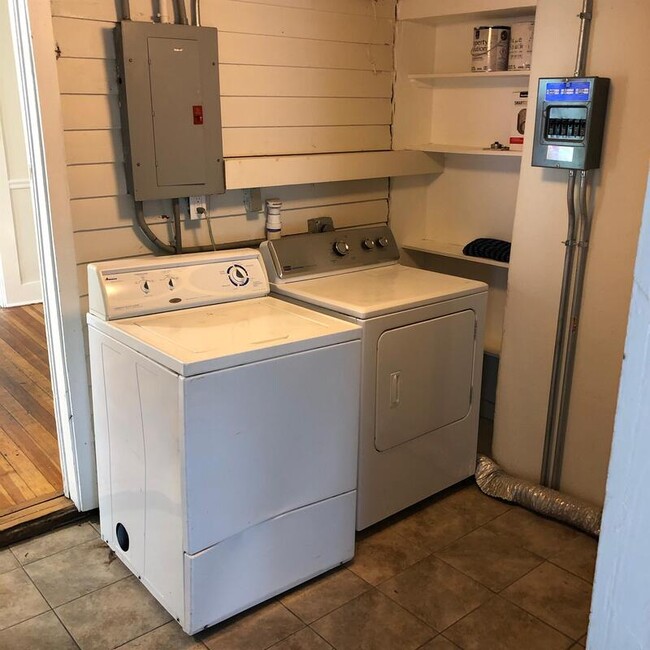 Building Photo - 1336 Massachusetts St