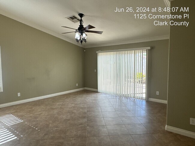 Building Photo - Beautiful Single Story with Pool in Eldora...