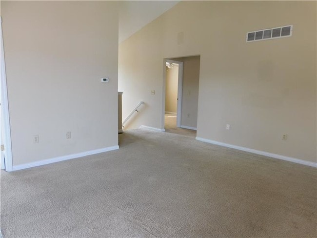 Building Photo - 476 Rosebud Cir