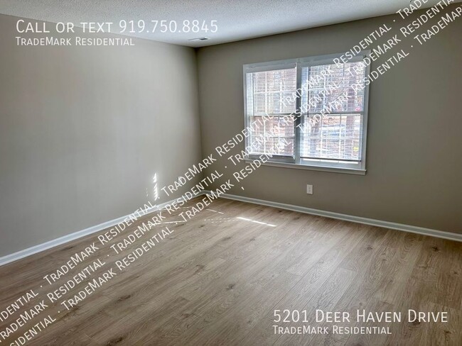 Building Photo - 5201 Deer Haven Dr