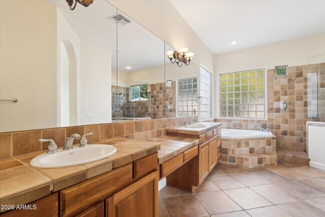 Building Photo - 8451 E High Point Dr