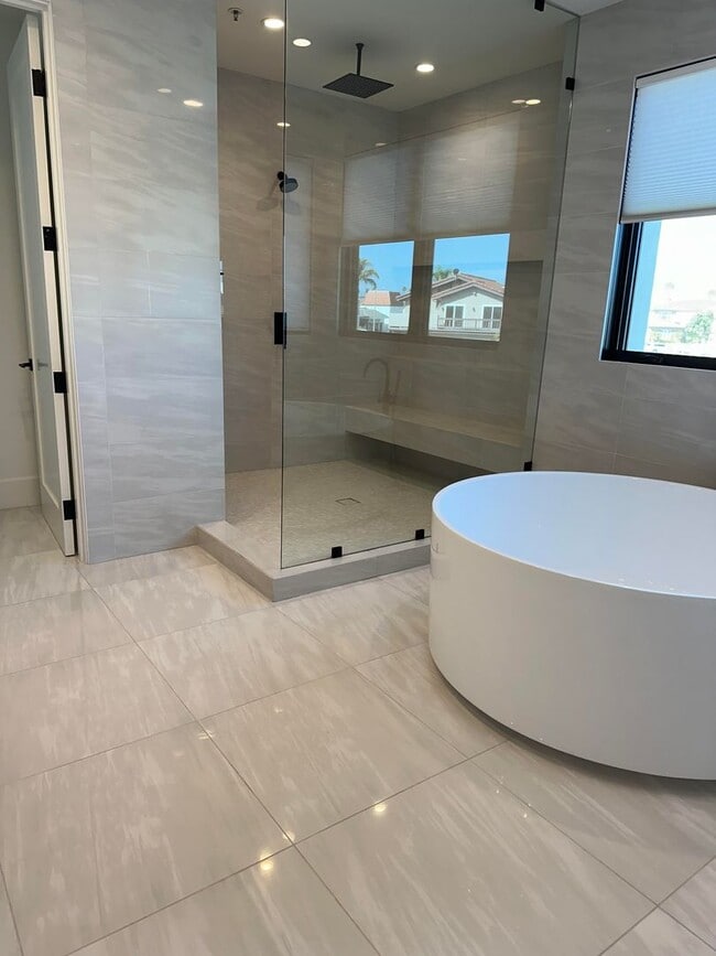 Building Photo - Stunning Waterfront Home in the Channel Islands Harbor.