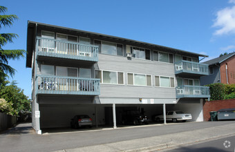 Building Photo - Meydenbauer Court Apartments