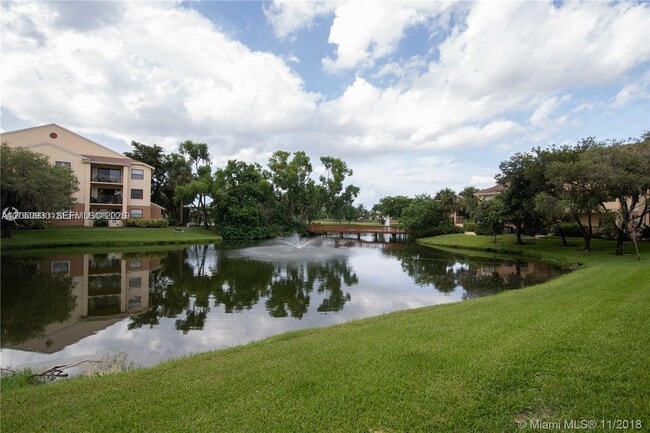 Building Photo - 9999 Summerbreeze Dr