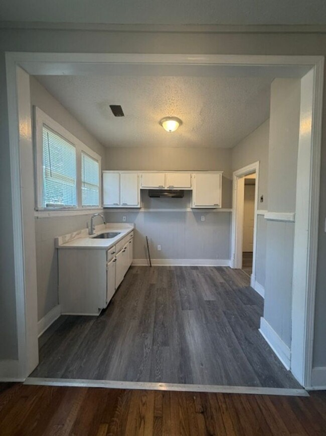 Building Photo - Mallory Duplex