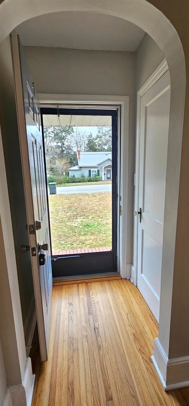 Building Photo - 908 Lakewood Ave