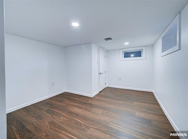 Building Photo - 217 Heywood Ave