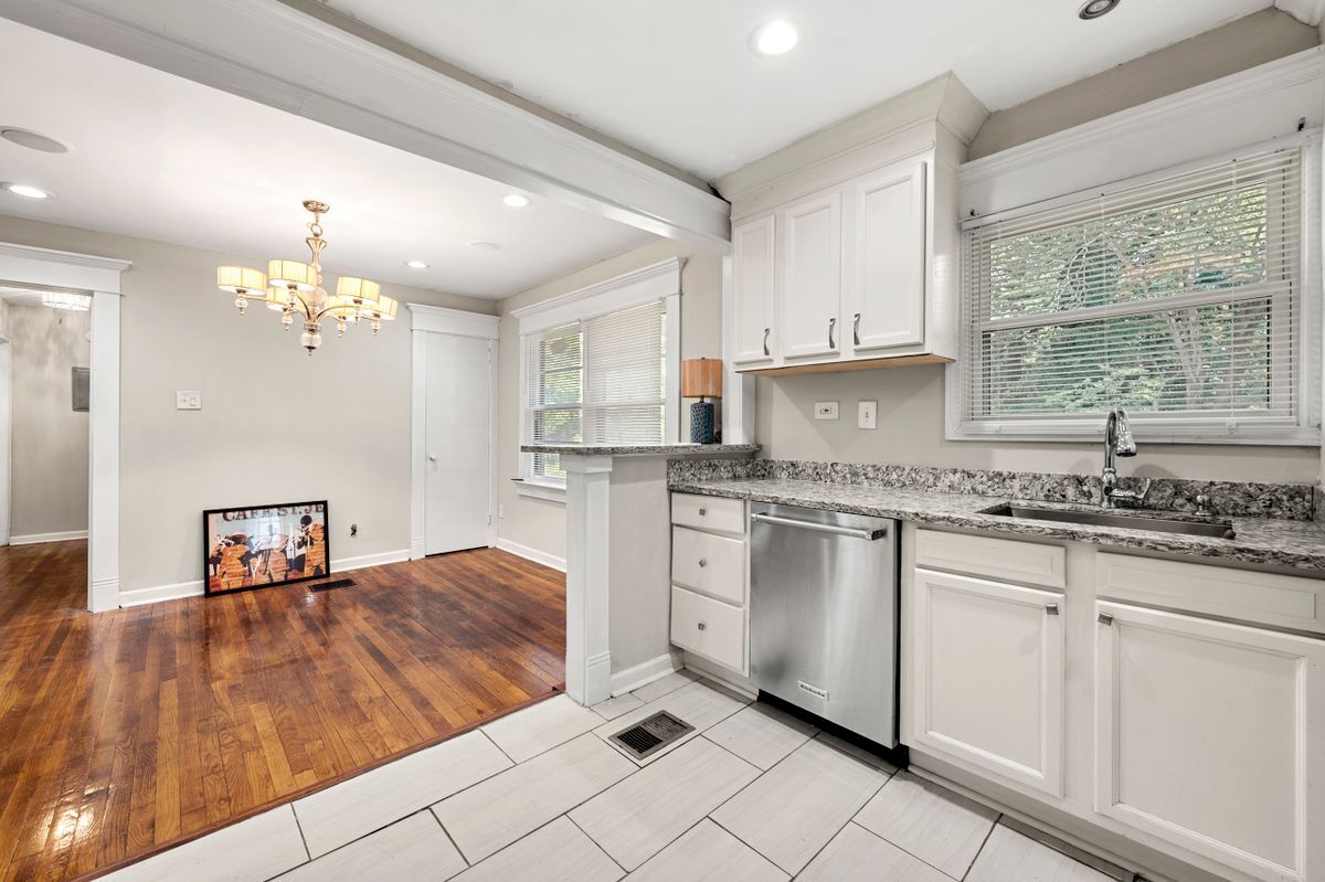Building Photo - 2229 Beecher Cir SW
