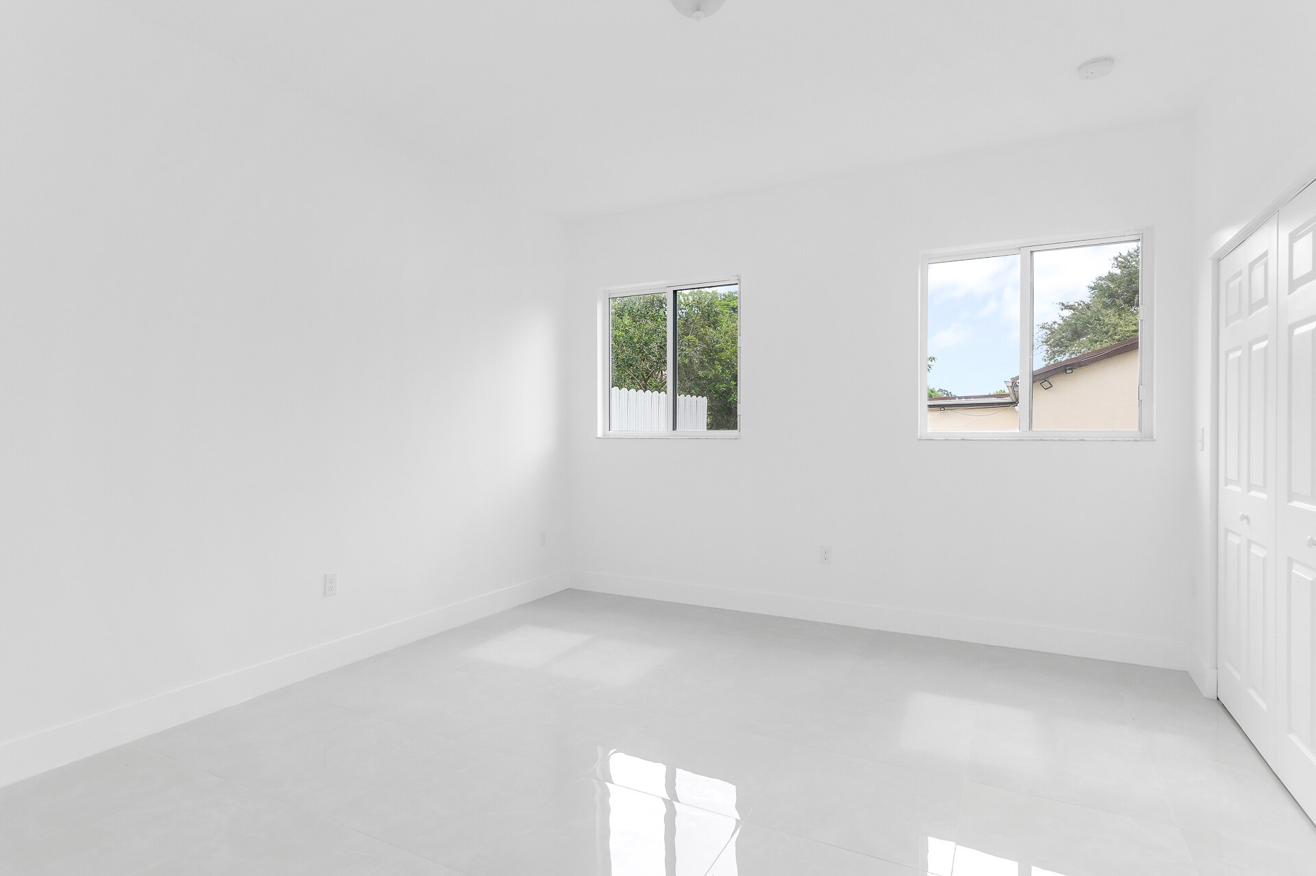 Building Photo - 785 SW 7th Ave