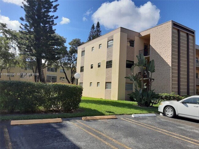 Building Photo - 100 Ashbury Rd