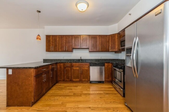 Building Photo - 125 43rd St
