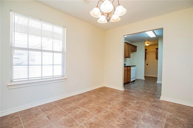 Building Photo - 541 Tamarron Dr