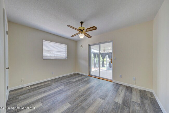Building Photo - 1065 Molaki Dr