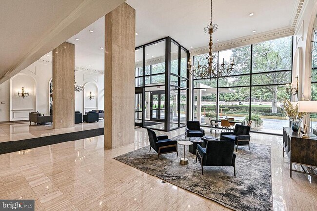 Building Photo - 1300 Army Navy Dr