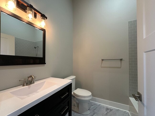 Building Photo - Charming Downtown Apartments