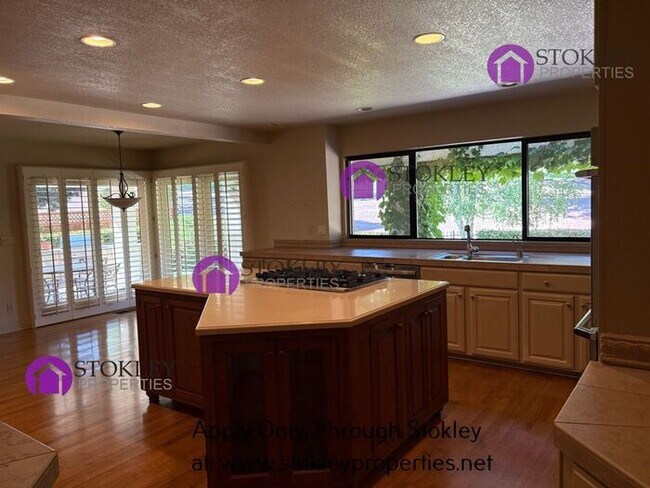 Building Photo - 270 Live Oak Dr