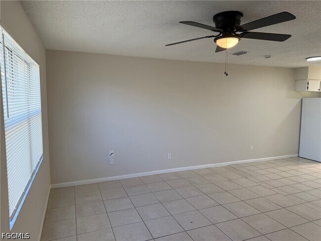 Building Photo - 3307 SE 15th Pl