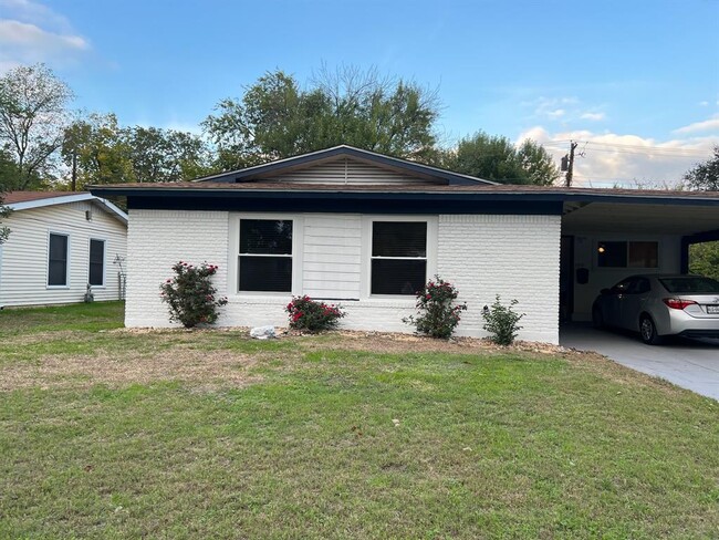 Primary Photo - 1318 Broadmoor Dr