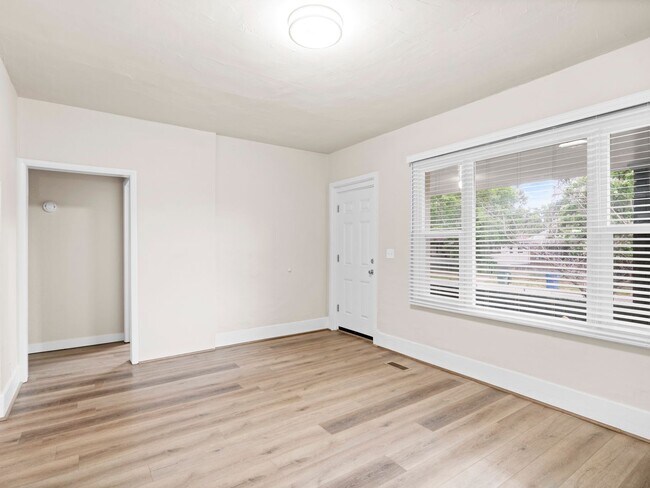Building Photo - 3002 Porter Ave