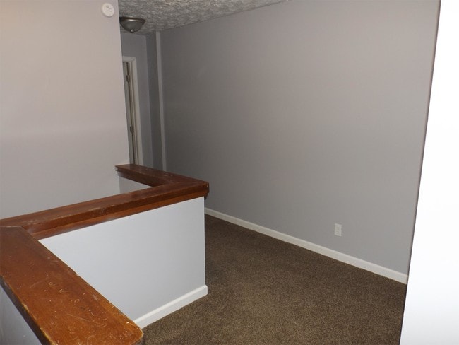 Building Photo - 860 N Lincoln St