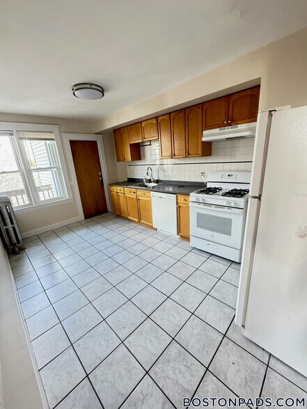 Building Photo - 41 Atkins St