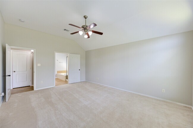 Building Photo - 5615 Stoneridge Ct