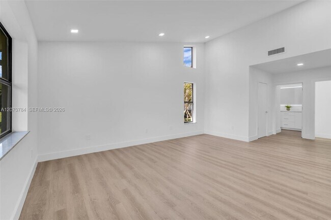 Building Photo - 16778 Willow Creek Dr