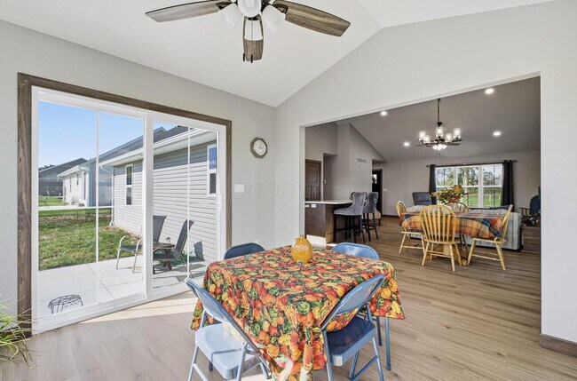 Building Photo - 557 Cannondale Ave