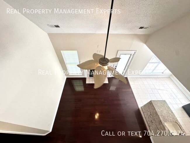Building Photo - 7915 Vermilion Dr