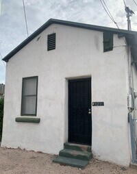 Building Photo - Downtown 1 Bedroom 1 Bath Bungalow