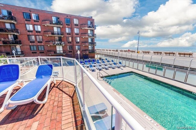 Building Photo - 750 W Broadway