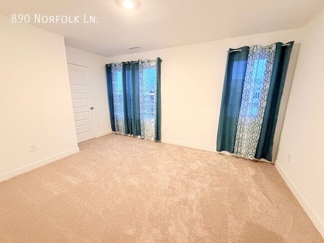 Building Photo - 890 Norfolk Ln