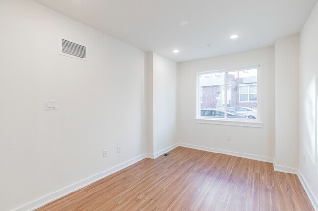 Building Photo - 810 W Norris St