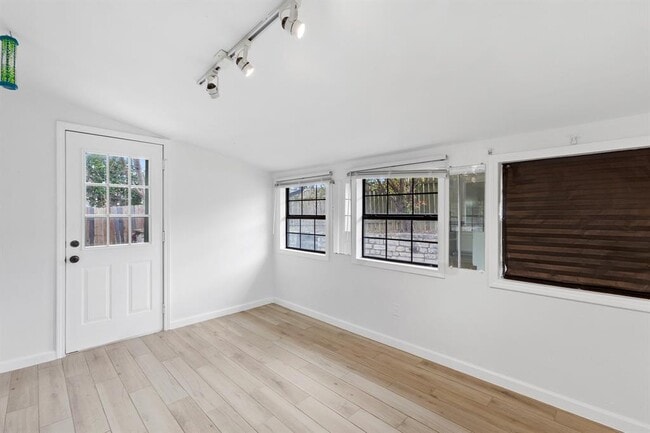 Building Photo - 1303 Barrington Dr