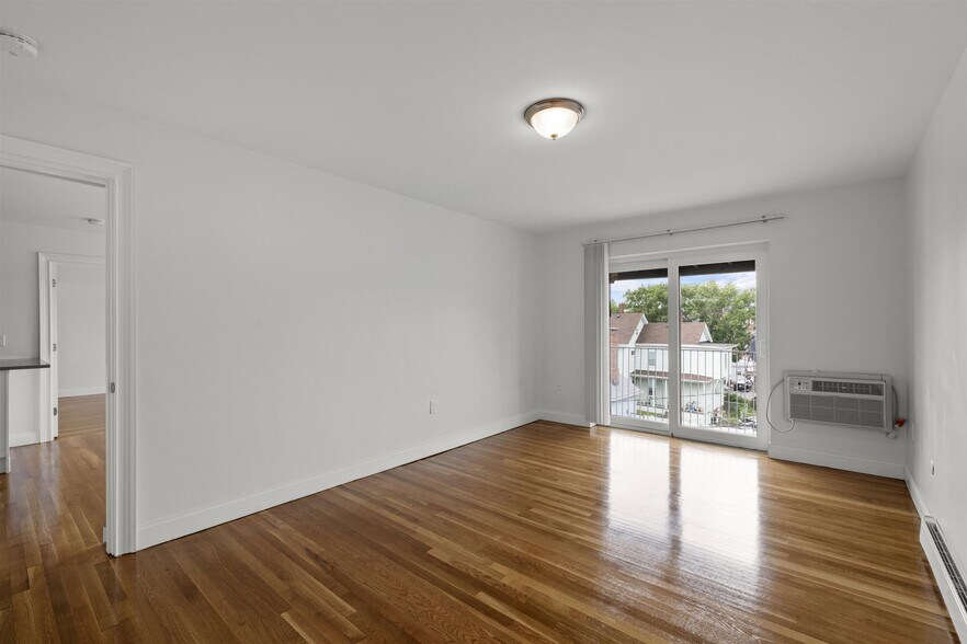 Building Photo - 134 Summer St