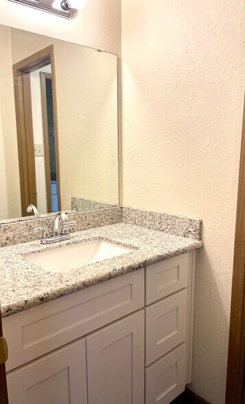 Building Photo - 5458 Folsom Dr