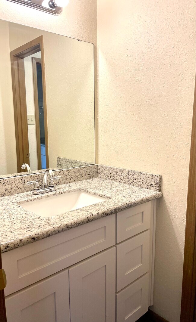 Building Photo - 5458 Folsom Dr