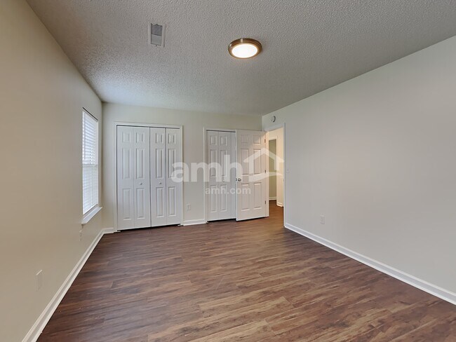 Building Photo - 8 Smokehouse Dr