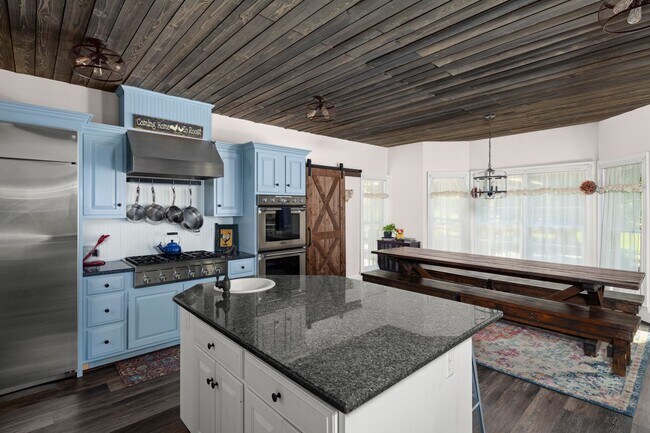 Building Photo - Spacious 6-Bedroom Furnished Home Near Asheville – Privacy, Comfort & Convenience!