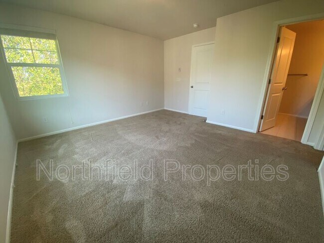 Building Photo - 3421 31st Dr