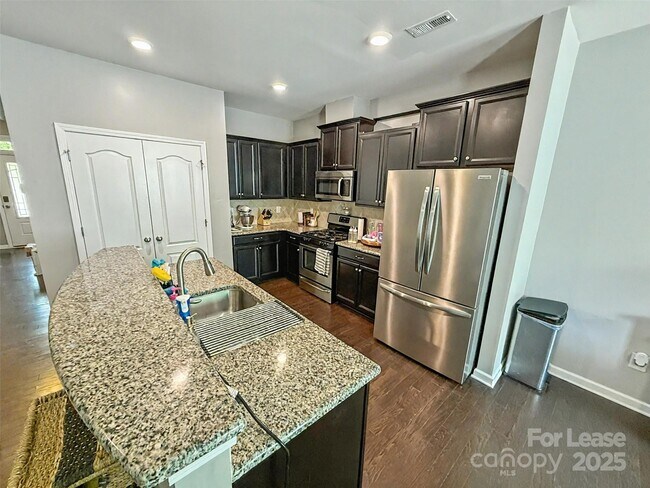 Building Photo - 2752 Sawbridge Ln