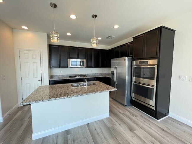 Building Photo - Carry Over Showing: This property has been...