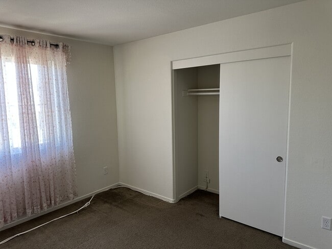 Building Photo - Stockton 4 Bedroom 2.5 Bathroom Home.