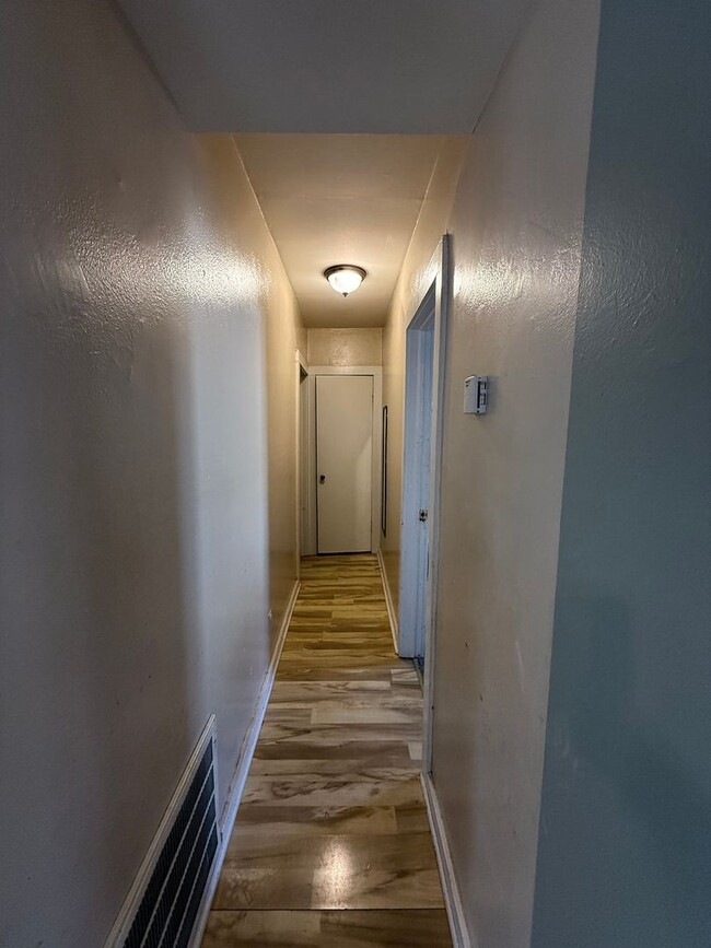 Building Photo - HOME FOR THE HOLIDAYS & 1/2 OFF MOVE IN RENT!