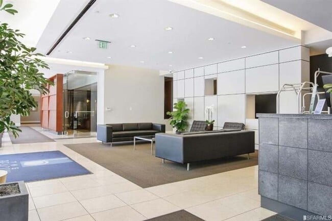 Building Photo - Stylish 1BR Condo in Prime Mission Bay Loc...