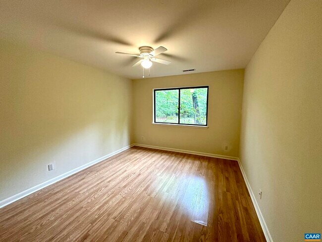 Building Photo - 143 Lake Saponi Dr