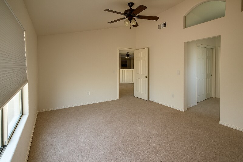 Building Photo - 662 W Crane Ct