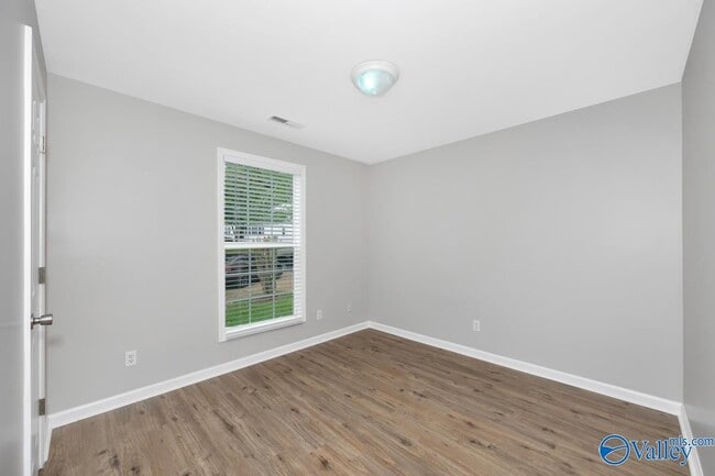 Building Photo - 800 Linwood Dr NW